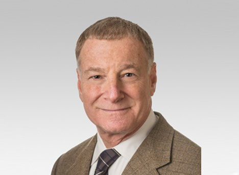 Headshot of Dr. Stephen Hanauer